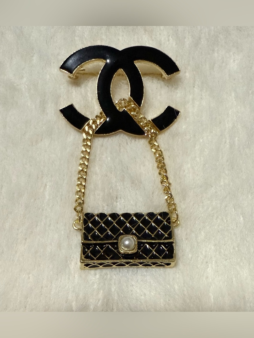 Stylish Black & Gold Quilted Bag Brooch